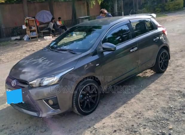 Toyota Yaris 2016 Gray