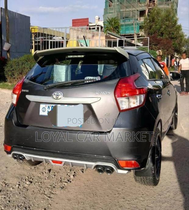 Toyota Yaris 2016 Gray