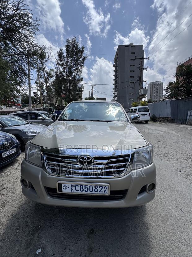 Toyota Hilux 2015 Brown