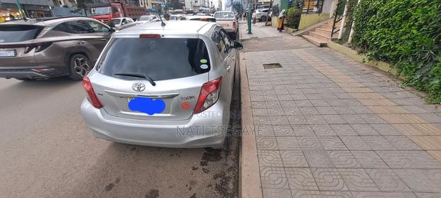 Toyota Yaris LE Hatchback 5dr 2012 Silver