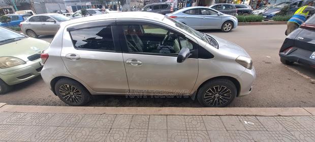 Toyota Yaris LE Hatchback 5dr 2012 Silver