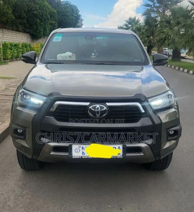 Toyota Hilux 2022 Gray