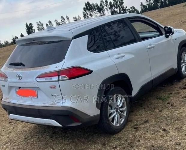 Toyota Corolla Cross Hybrid 2025 White