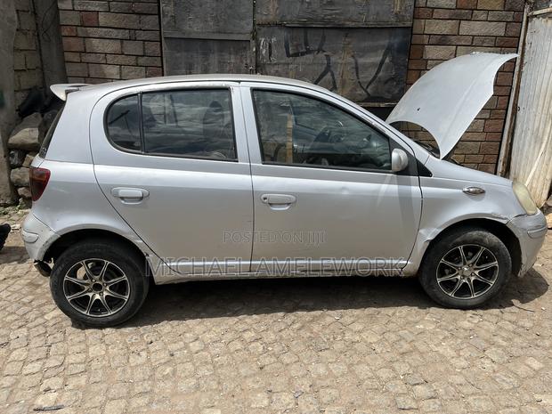 Toyota Vitz 1.0 FWD 5dr 2002 Silver
