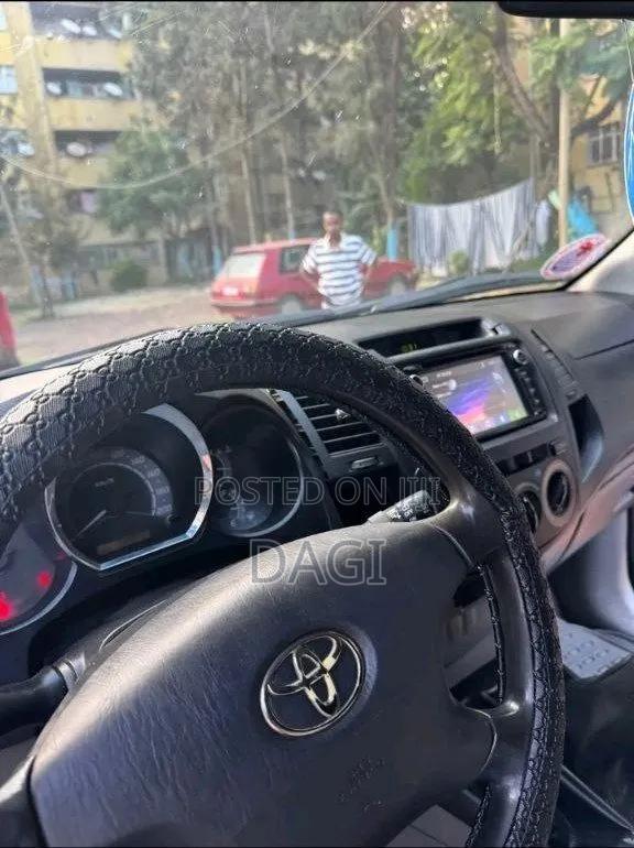 Toyota Hilux 2010 Silver