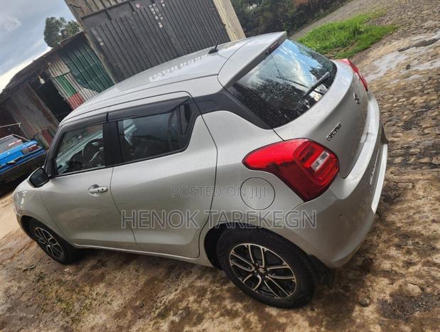 Suzuki Swift 2021 Silver