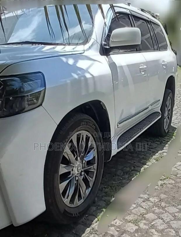 Toyota Land Cruiser 2014 White