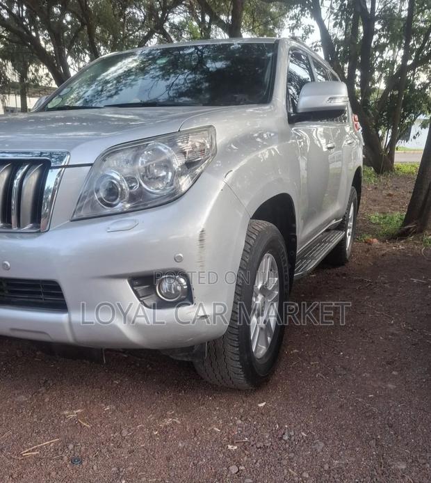 Toyota Land Cruiser Prado 2012 Gray