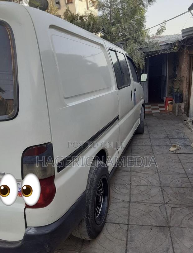 Toyota HiAce 220 2007 White