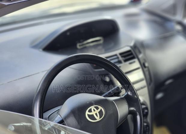 Toyota Yaris 2009 Silver
