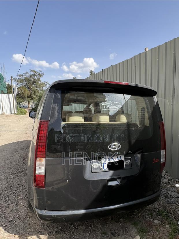 Hyundai Staria 2022 Gray