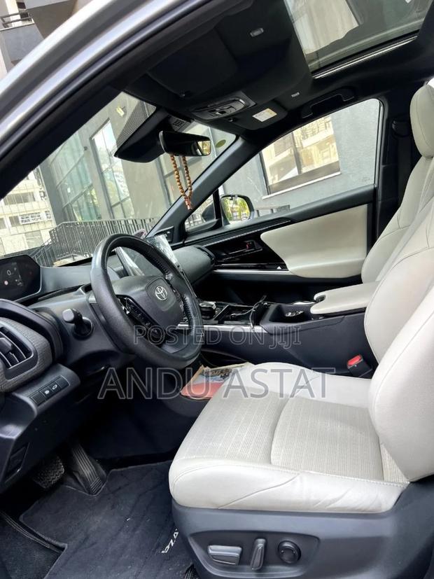 Toyota bZ4X 2024 Gray