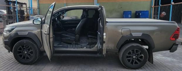 Toyota Hilux 2021 Gray
