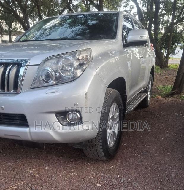 Toyota Land Cruiser Prado 2012 Silver