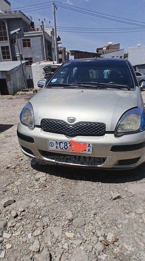 Toyota Vitz 2002 Gold