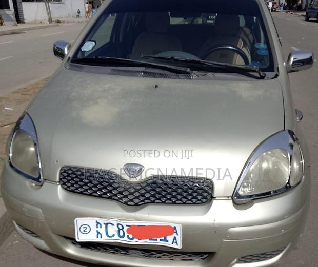 Toyota Vitz 2002 Gold