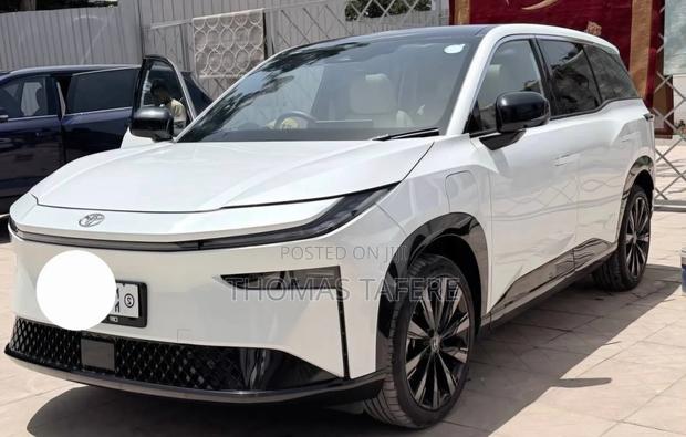 Toyota bZ4X 2025 White