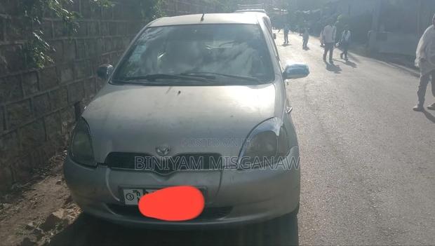 Toyota Vitz 2001 Silver