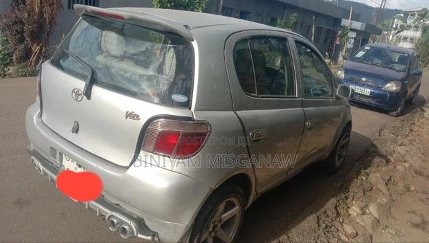 Toyota Vitz 2001 Silver