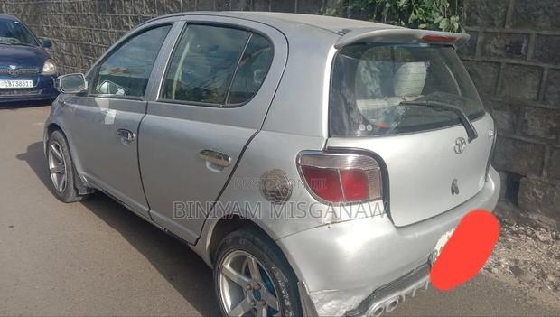 Toyota Vitz 2001 Silver