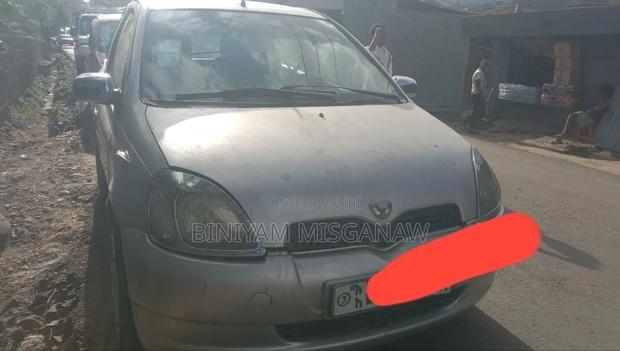 Toyota Vitz 2001 Silver
