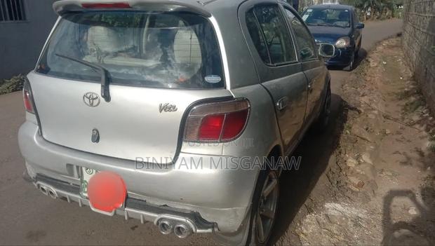 Toyota Vitz 2001 Silver