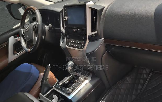 Toyota Land Cruiser 2019 Silver