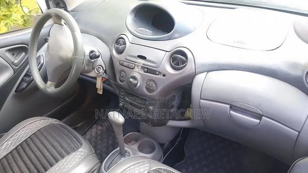 Toyota Vitz 2001 Silver