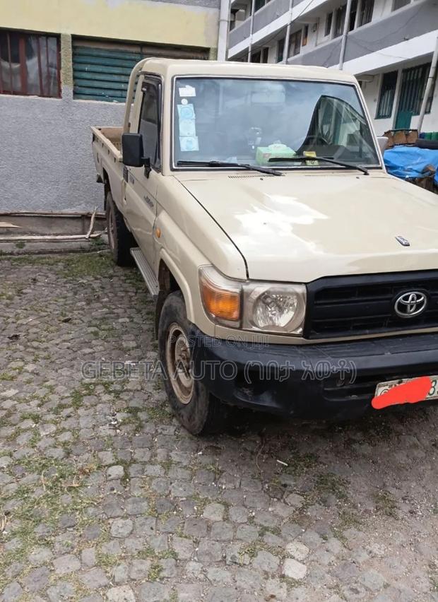 Toyota Land Cruiser 2010