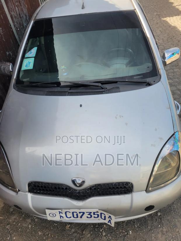 Toyota Vitz 2001 Silver