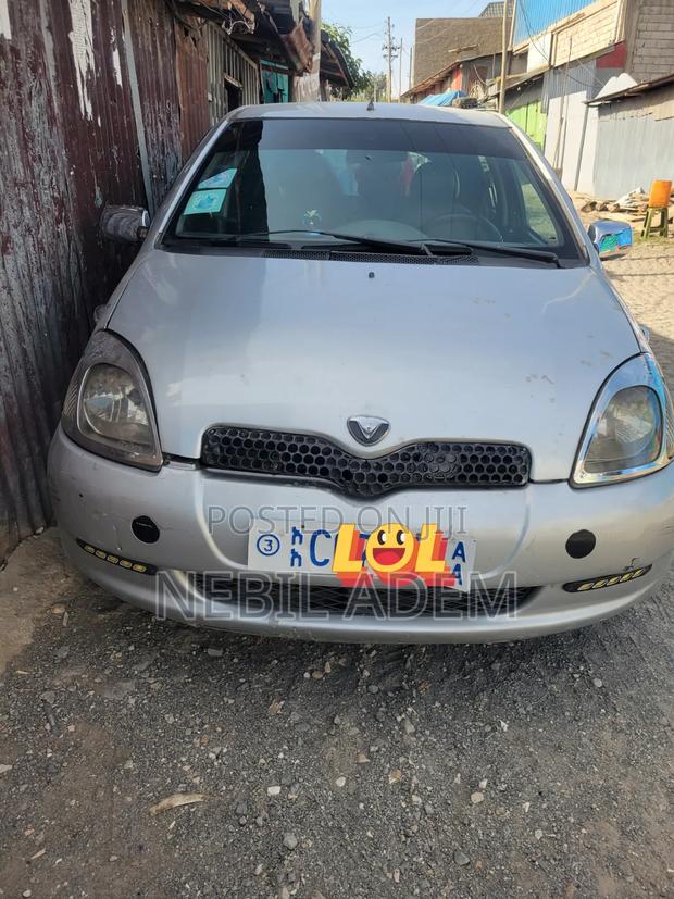 Toyota Vitz 2001 Silver