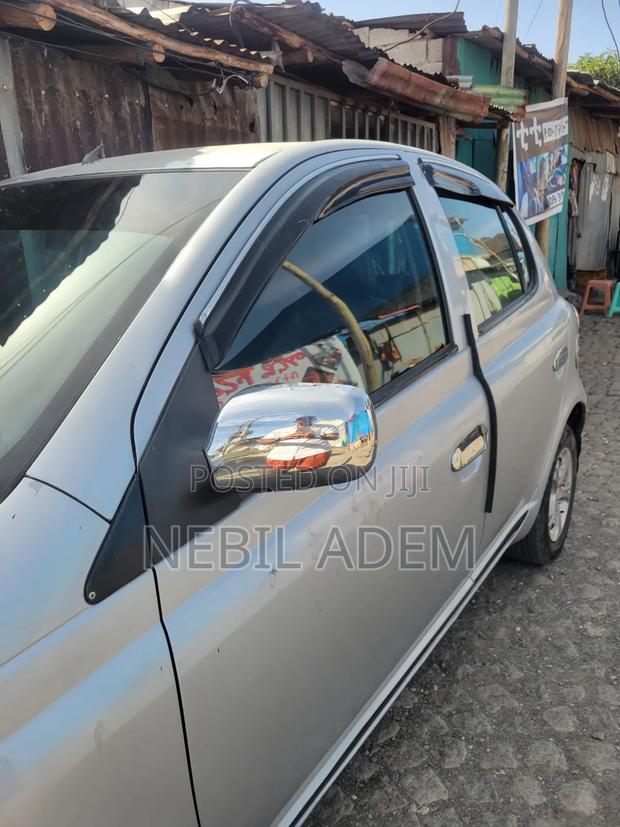 Toyota Vitz 2001 Silver