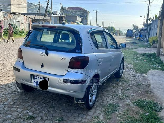 Toyota Vitz 2004 Silver
