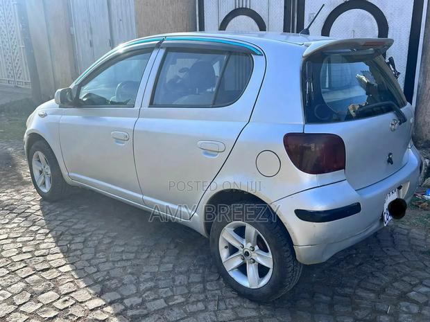Toyota Vitz 2004 Silver