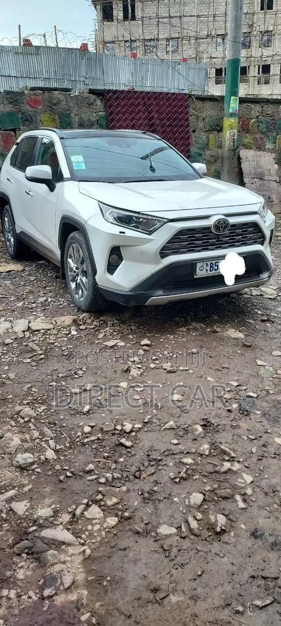 Toyota RAV4 2020 White
