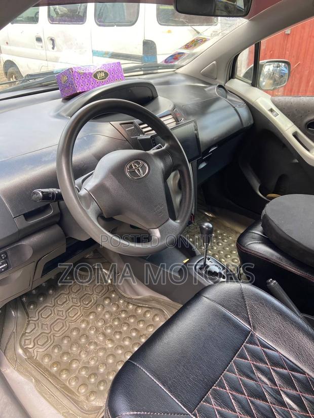 Toyota Yaris 1.0 Eco 2008 Gray