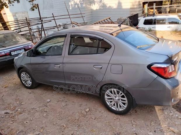 Mitsubishi Attrage 2021 Silver