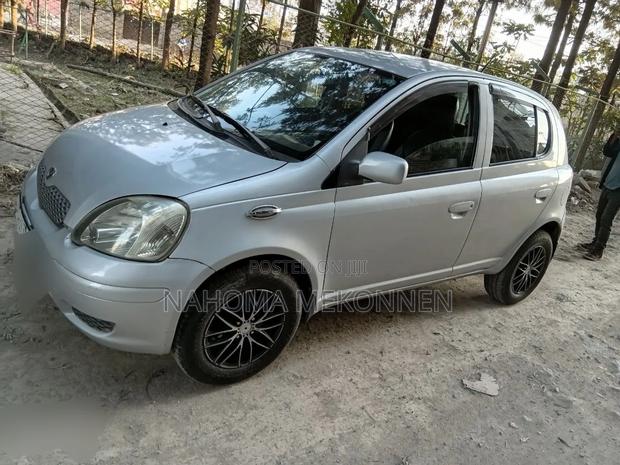 Toyota Vitz 2003 Silver