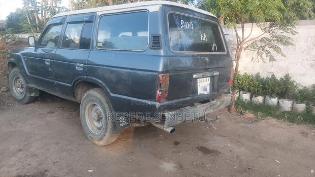 Toyota Land Cruiser 70 Long 1986 Green