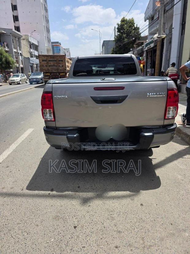 Toyota Hilux 2021 Blue