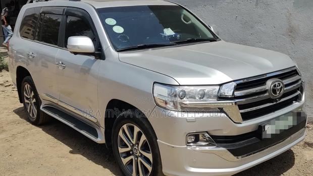 Toyota Land Cruiser 2019 Pink