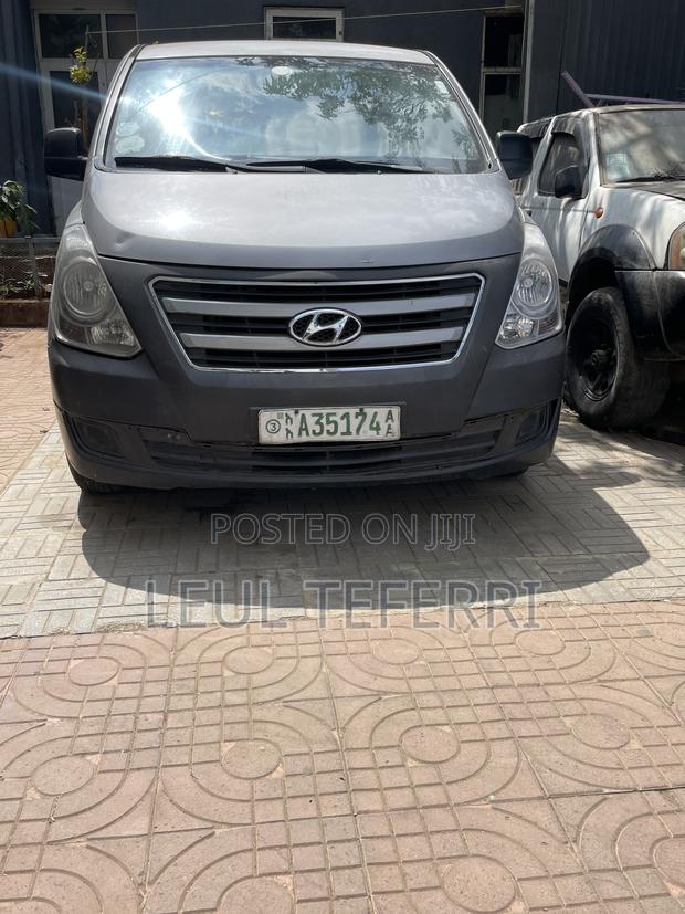 Hyundai H1 2015 Gray