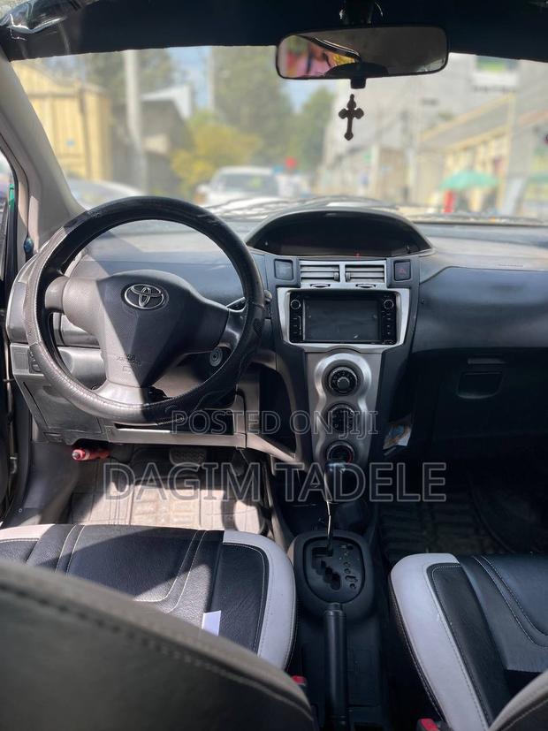 Toyota Yaris 1.0 VVT-i 2007 Gray