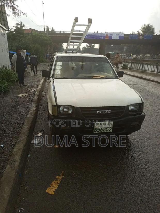 Isuzu KB 2003 White