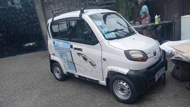 Bajaj Qute 2019 White