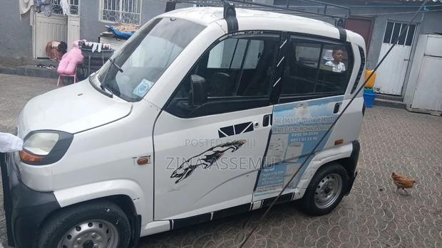 Bajaj Qute 2019 White