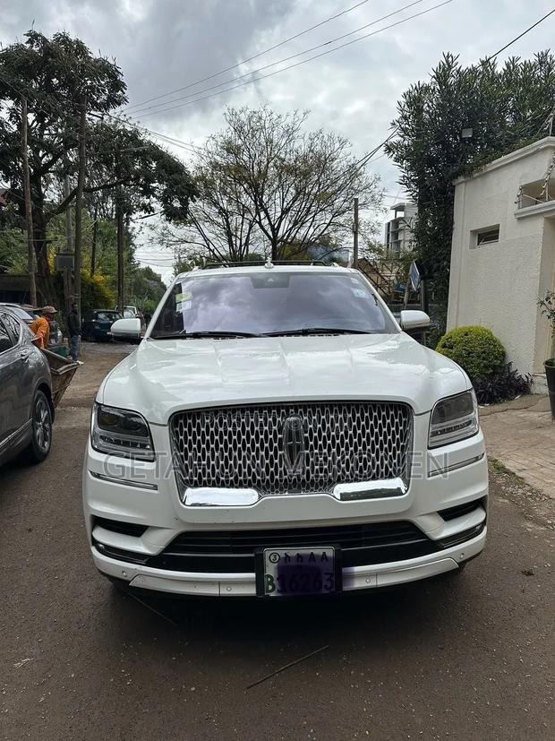 Lincoln Navigator 2024 White