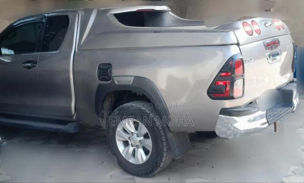 Toyota Hilux 2019 Gray