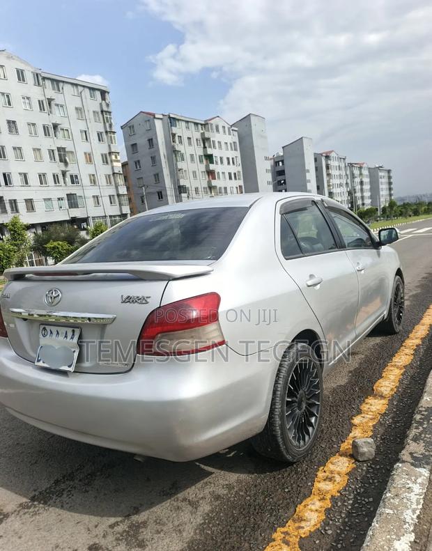 Toyota Belta 2010 Silver