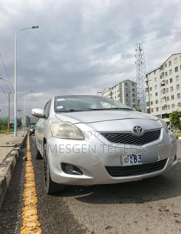 Toyota Belta 2010 Silver